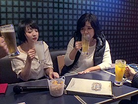 酔うとキス魔になる奥さん 普段は固い性格なのに、酒を飲むと僕に甘えまくって隣の部屋に旦那がいるにも関わらずベロチュウをせがみまくる！　サンプル画像03
